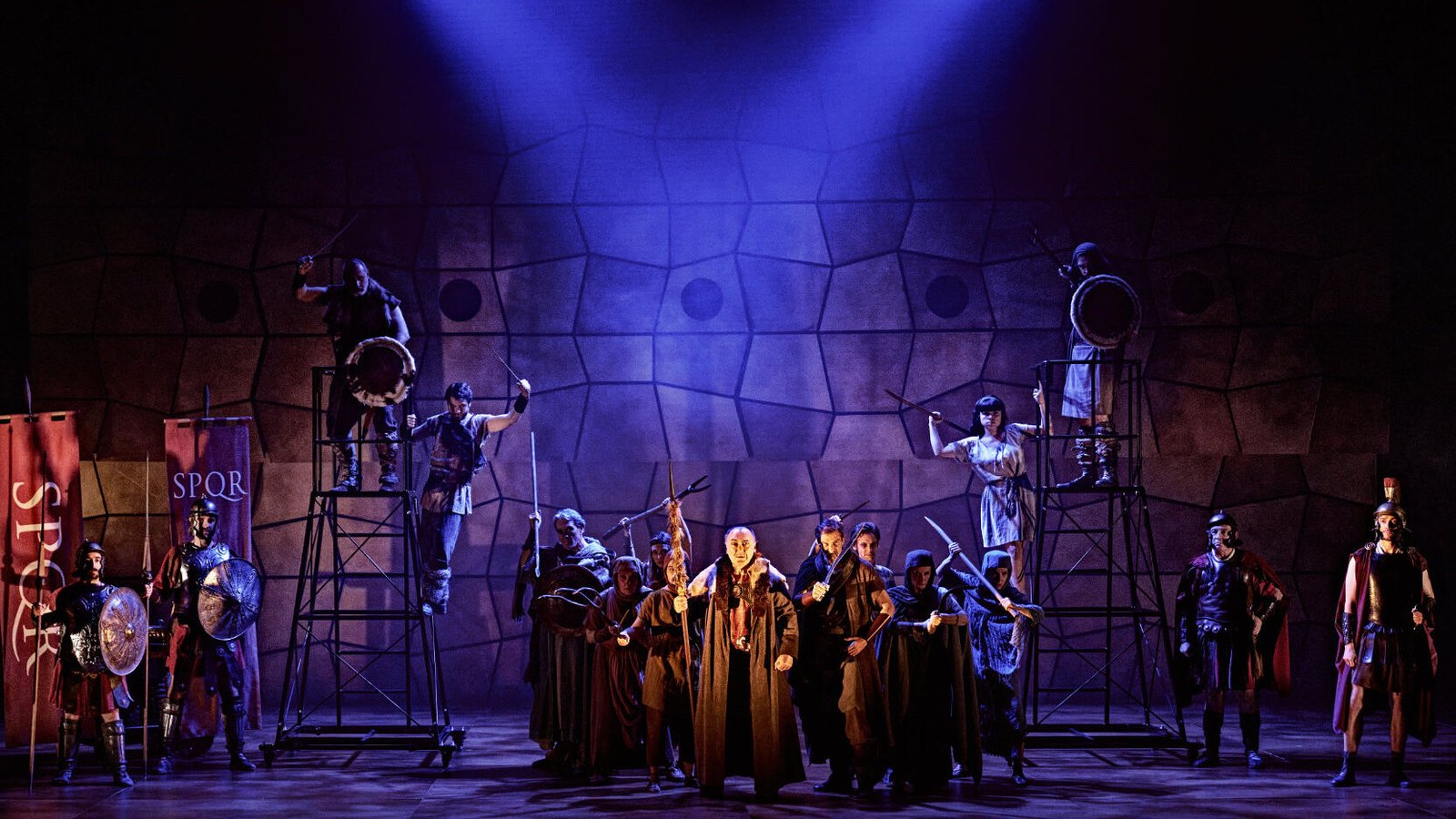 Fotografía de escena de la obra de teatro «Numancia» por marcosGpunto